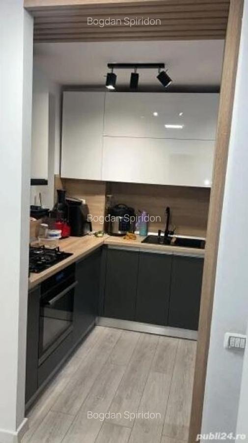 Apartament cu 3 camere decomandat în P-ța Victoriei - 3