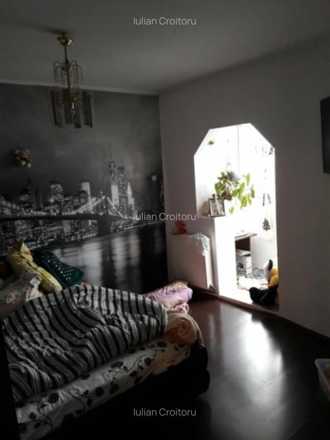 Apartament 3 camere, decomandat, CUG - 1