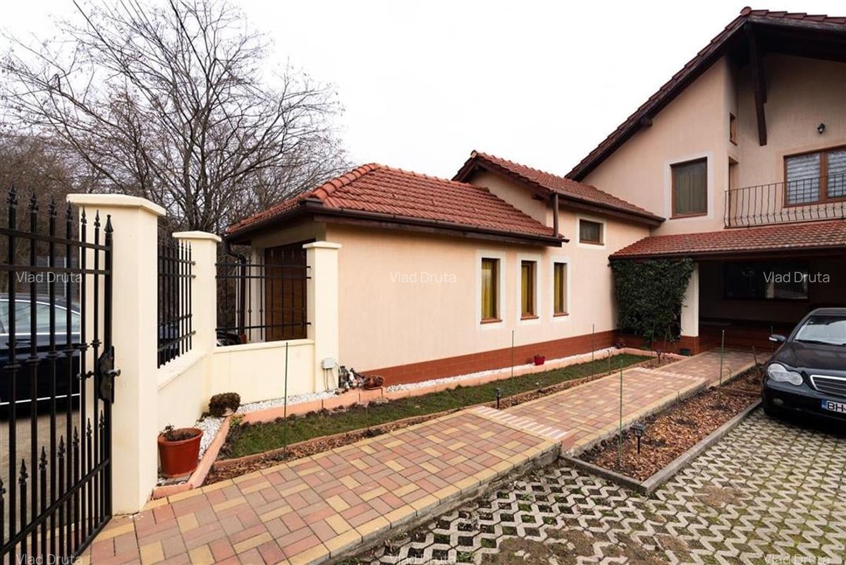 Casă individuală cu 9 camere în Băile Felix - 2