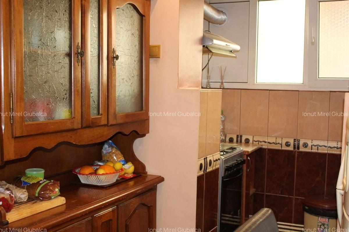 Apartament 3 camere, zona Ambasador, etaj 1 - 8
