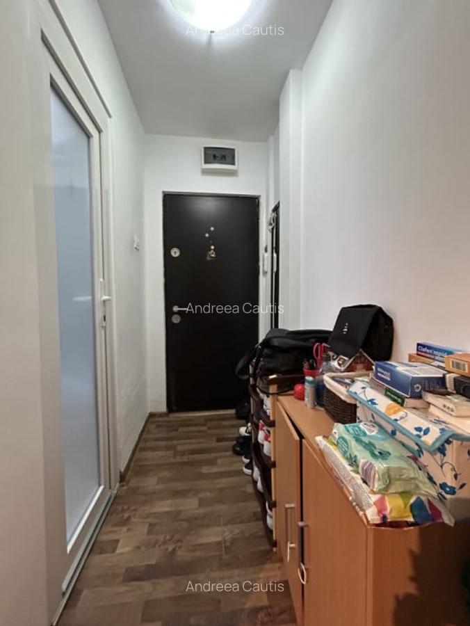 Apartament 3 camere, semidecomandat, etajul 3/4, zona P-ta Doina - 13