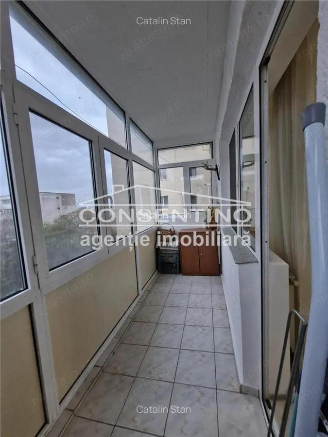 Se vinde apartam . cu 3 camere , Micro III , etaj 3, liber - 7
