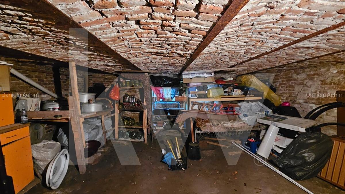 Casa individuala compusa din doua apartamente, cu teren liber de 540 mp - 13