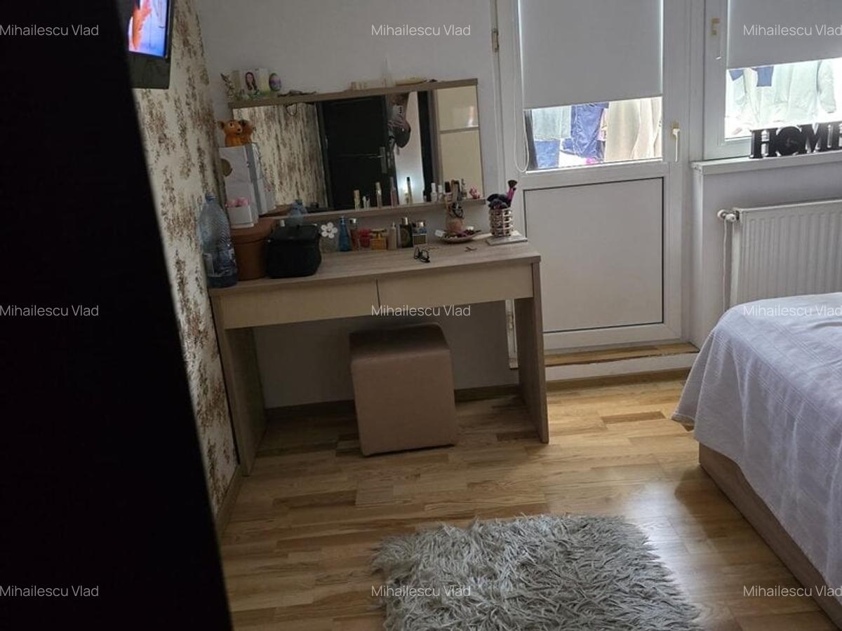 Apartament cu 3 camere decomandat, mobilat în 13 Septembrie - 10