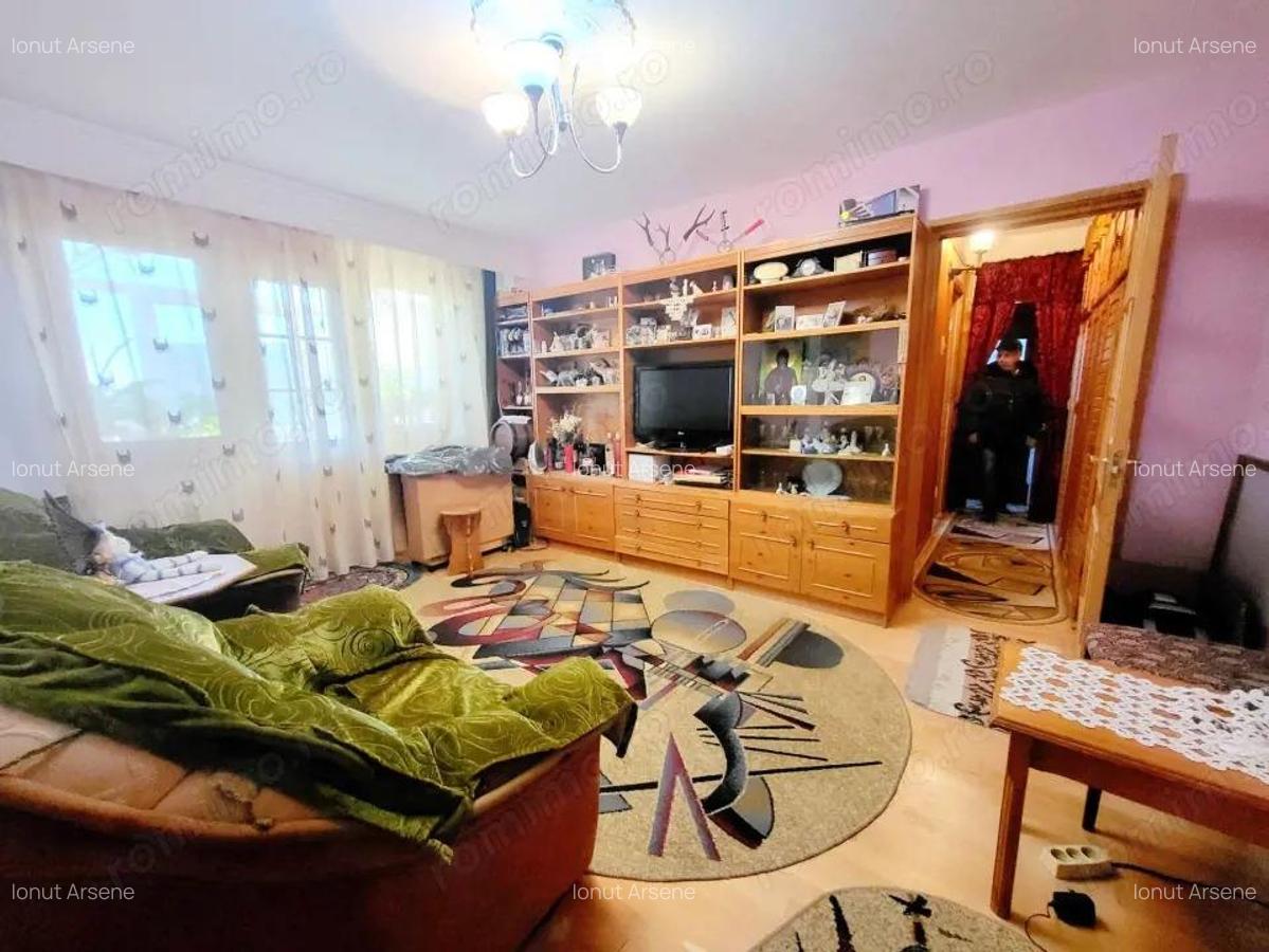 Milcov - Apartament 3 cam semidecomandat, etaj 3/4, mobilat - 1