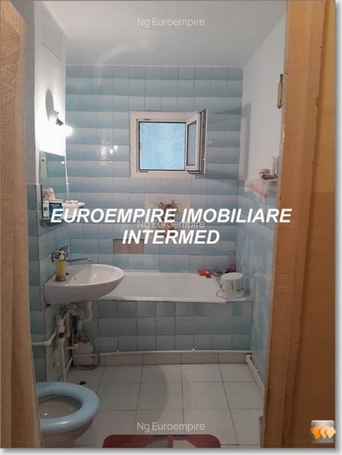 Apartament 2 camere de vanzare zona Poarta 6 - 3