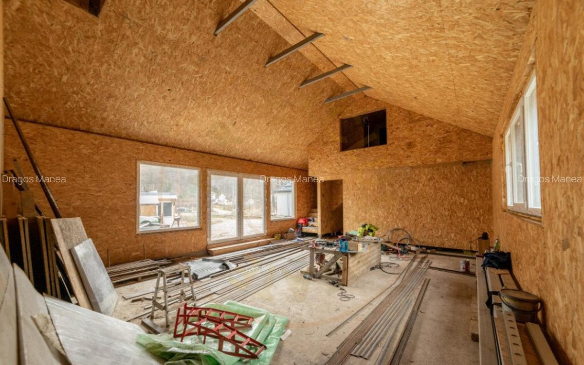 Casa moderna cu 5 camere intr-o zona lini?tita de deal - 10