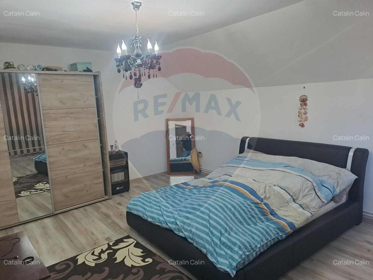 Casa / Vila cu 5 camere de vanzare - 2