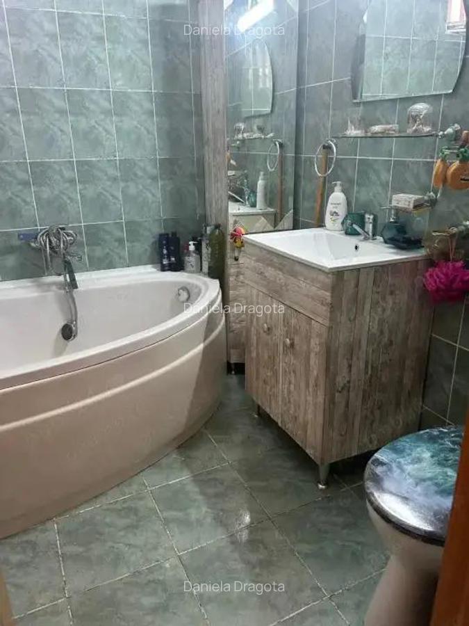 Apartament 3 camere decomandate zona Tractorul - 8