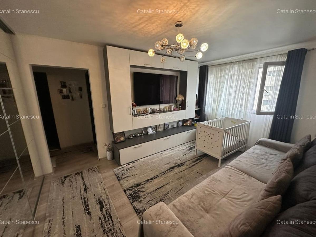 Apartament cu 3 camere semidecomandat în P-ța Muncii - 1