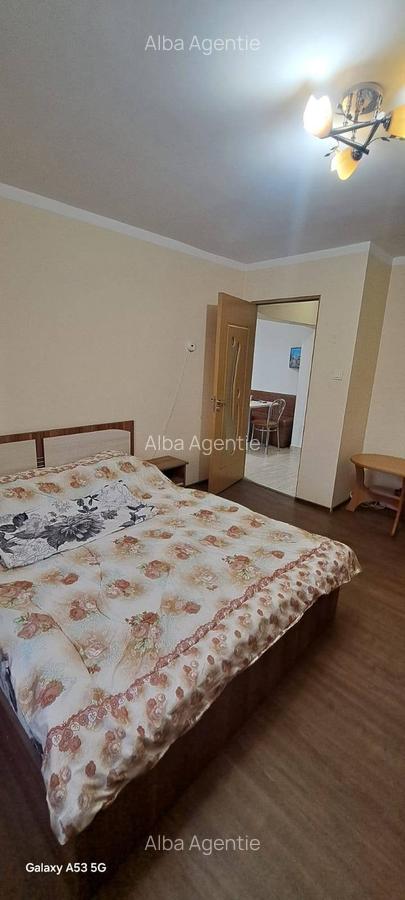 Garsoniera zona  Cetate , etaj.1 - 3