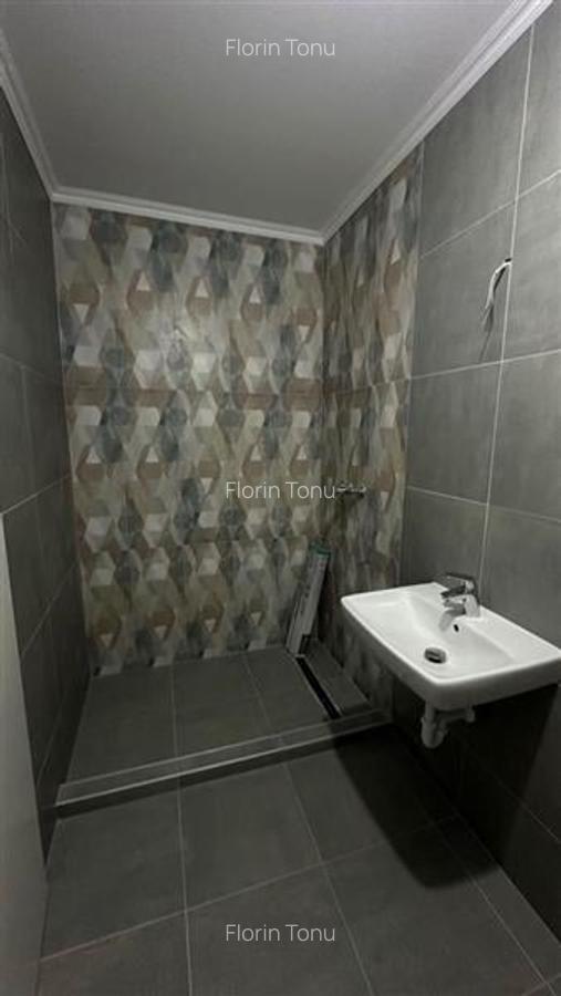 Apartament cu 4 camere decomandat în Tractorul - 5