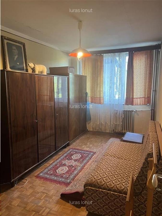 Apartament cu 4 camere decomandat în Cantemir - 8