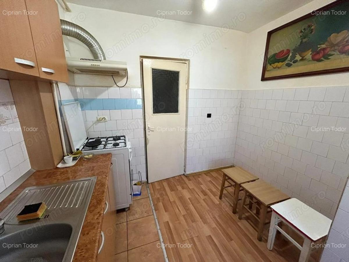 Apartament 3 camere, etaj 3 - zona Cetate - 6