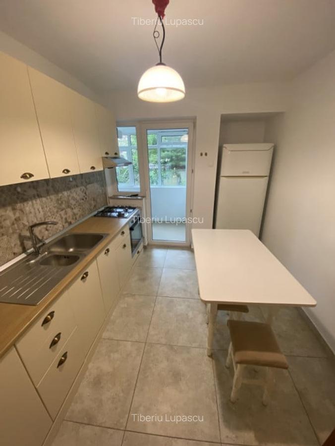 Apartament 3 camere decomandate, central - 1