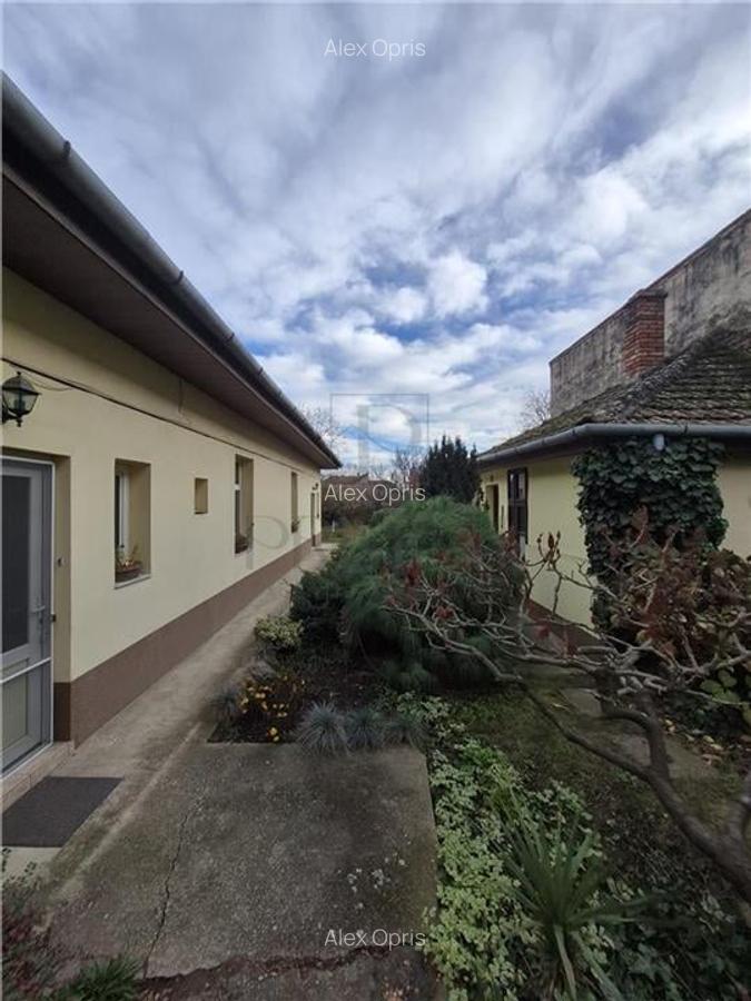 Propietate cu 2 case individuale - ingrijite - pe un teren de 800mp - zona excel - 5