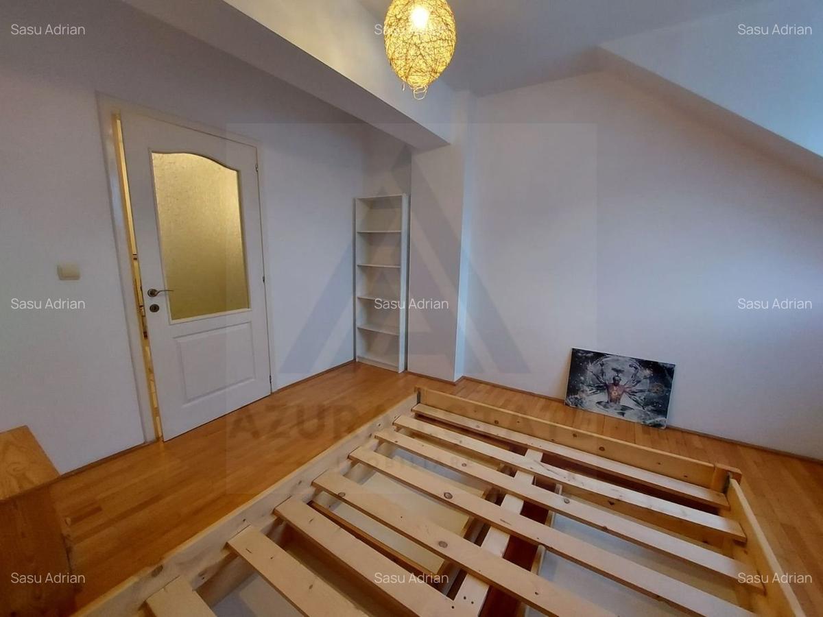 Apartament renovat tip mansarda pivnita si parcare privata in Strand - 6