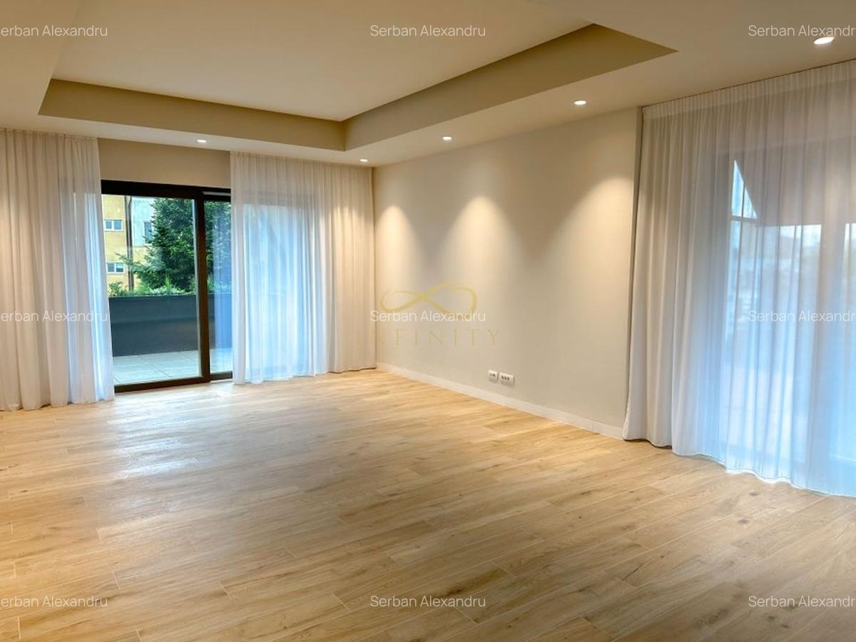 Triplex | 4 camere | 302 mp | Dacia  | 3 Parcari | NZeb - 4