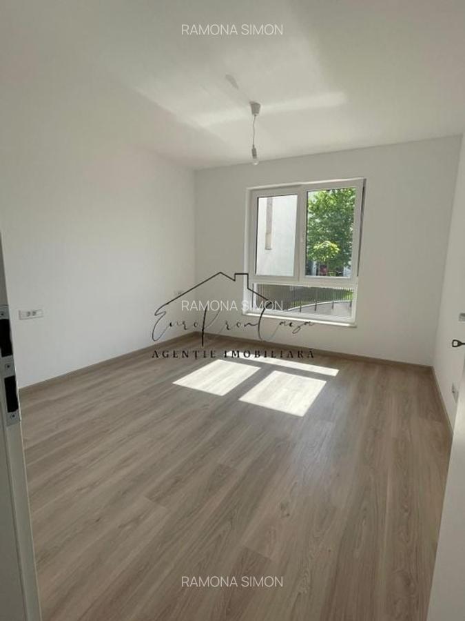 Apartament cu 3 camere decomandat în Tractorul - 11
