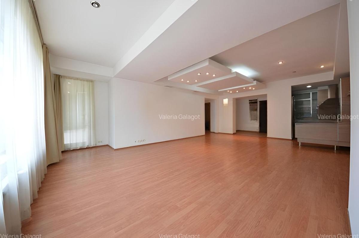 Apartament cu 3 camere decomandat în Herăstrău - 2