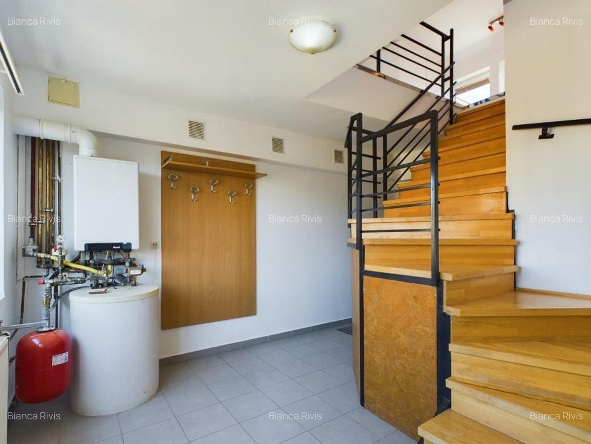 Apartament deosebit de vânzare - mansardă spațioasa - 28