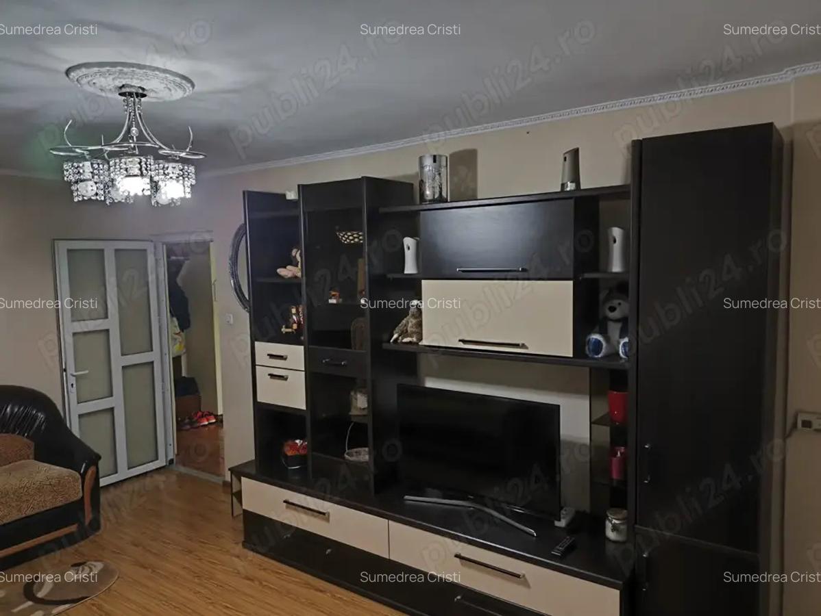 Apartament de vanzare cu 3 camere- Campina, zona centrala - 2