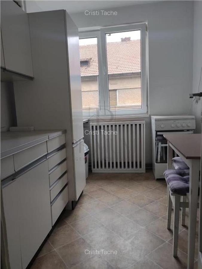 PIATA 700 - ETAJ 2 - CURTE INTERIOARA - 3 CAMERE - 3