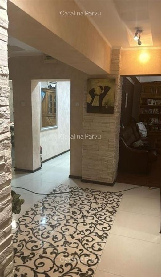 Apartament cu 4 camere decomandat în Calea Călărașilor - 2