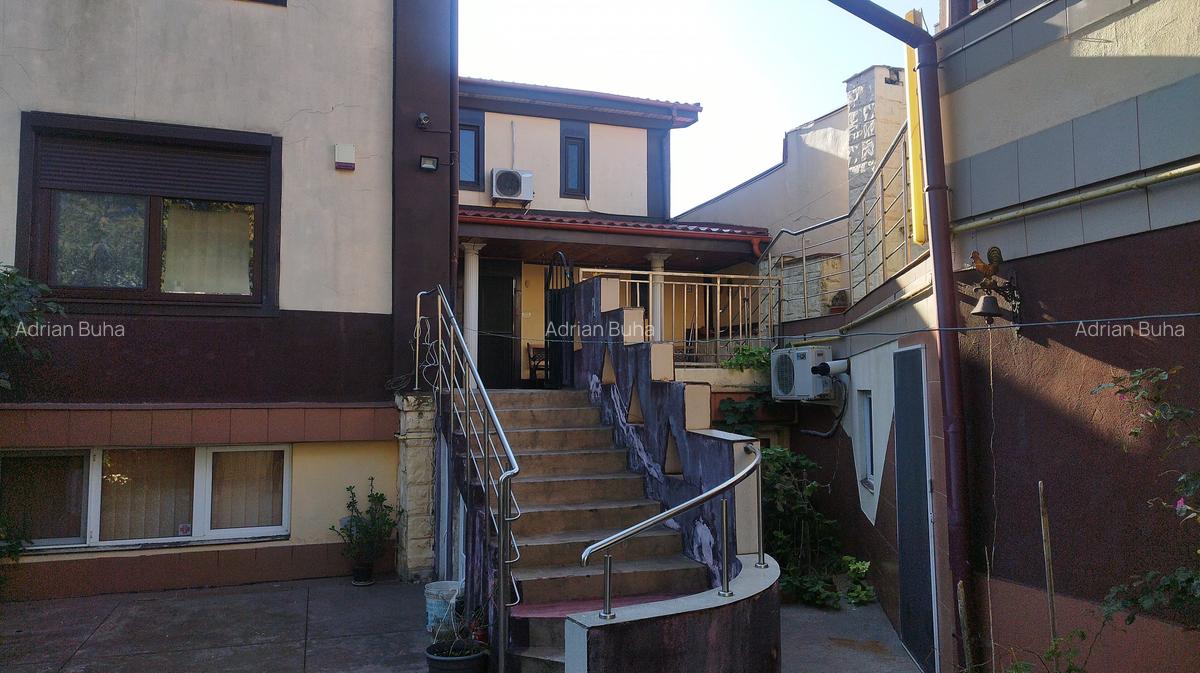 Casă cu 9 camere în Tomis II - 1