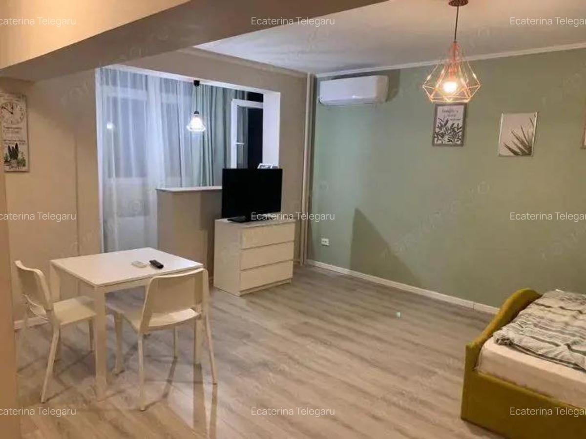 Vanzare Garsoniera mare, decomandata, renovata, vis-a-vis metrou Dristor - 2