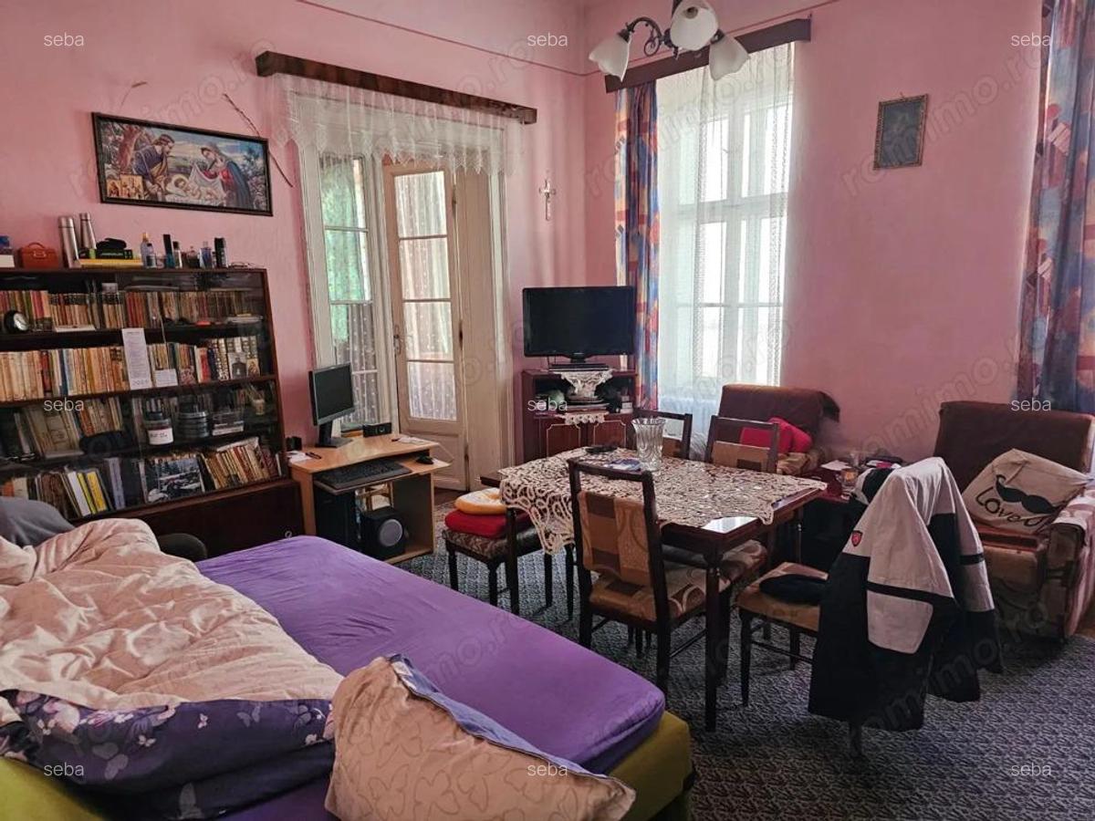 Piata Unirii. Cladire istorica. Fatada renovata! - 2