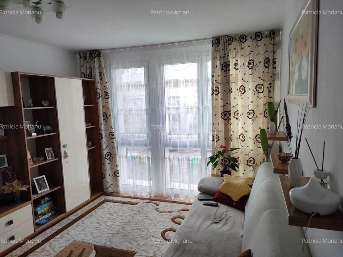 De inchiriat apartament 3 camere Titan - 2