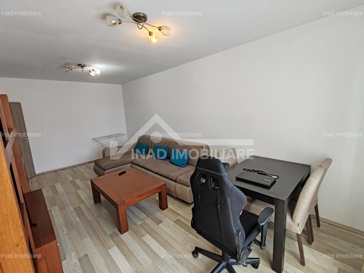 Apartament cu 3 camere, 2, bai, balcon si terasa, Str. Constanta - 4
