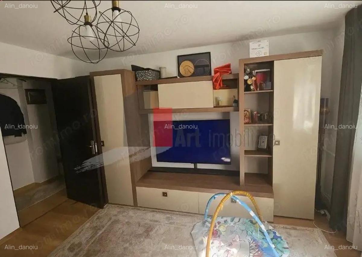 Apartament cu 3 camere de vanzare in zona Chibrit/1 Mai/Calea Grivitei - 3