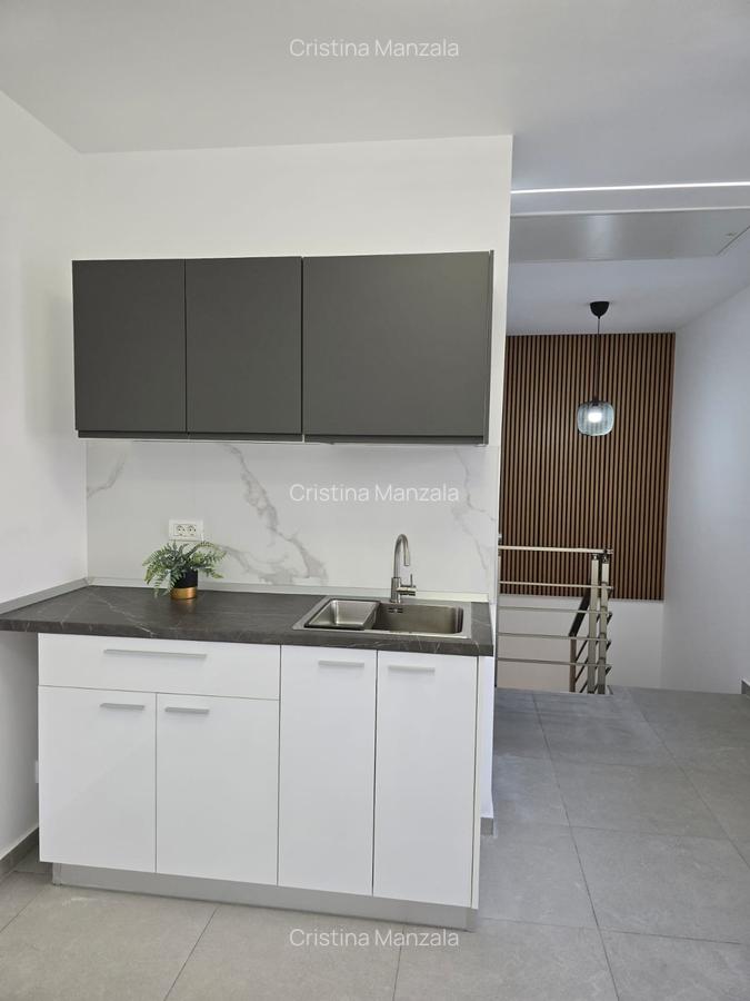 Tineretului-Parcul Carol ,casa renovată P+1,fara curte ,100 mp ,terasa mare - 24