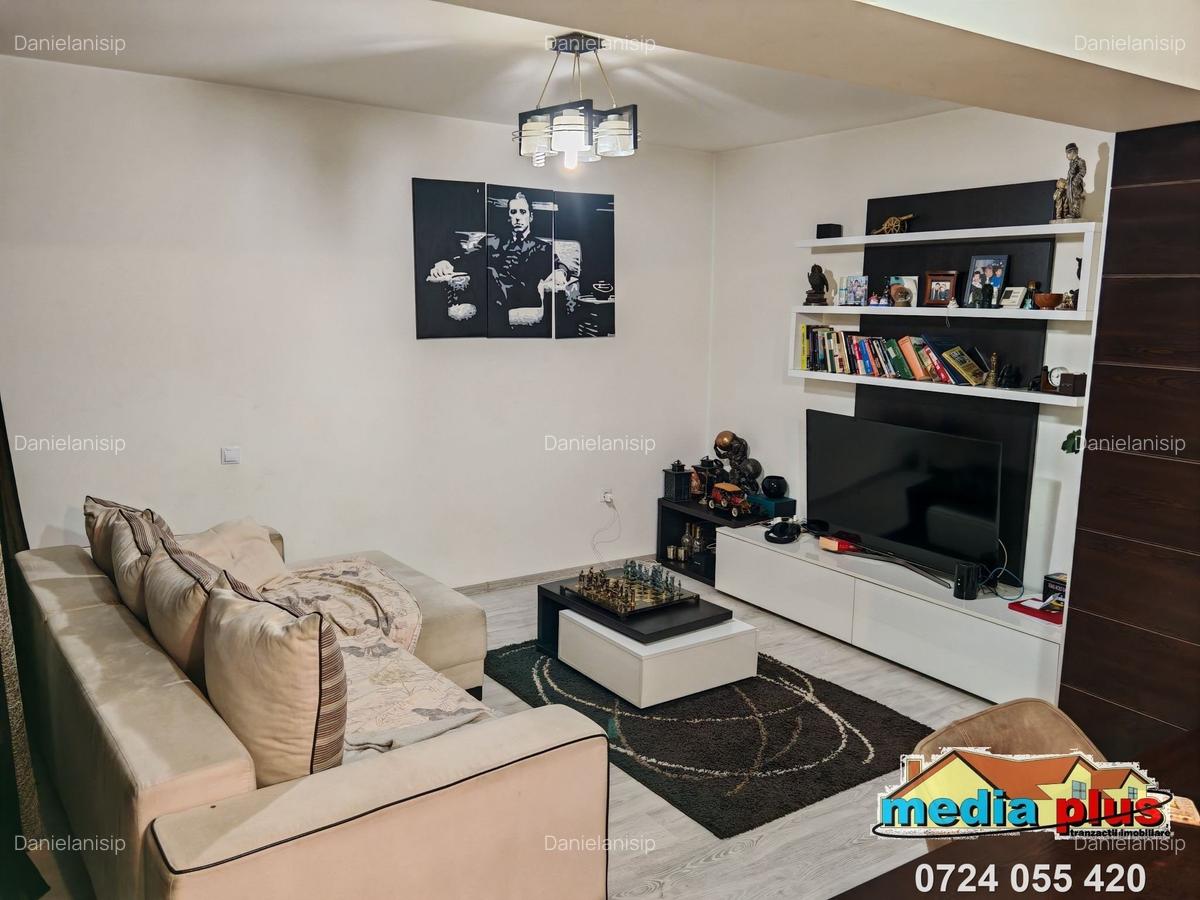 De vânzare – Apartament 3 camere decomandat, Micro 20 (Dunărea) - 2