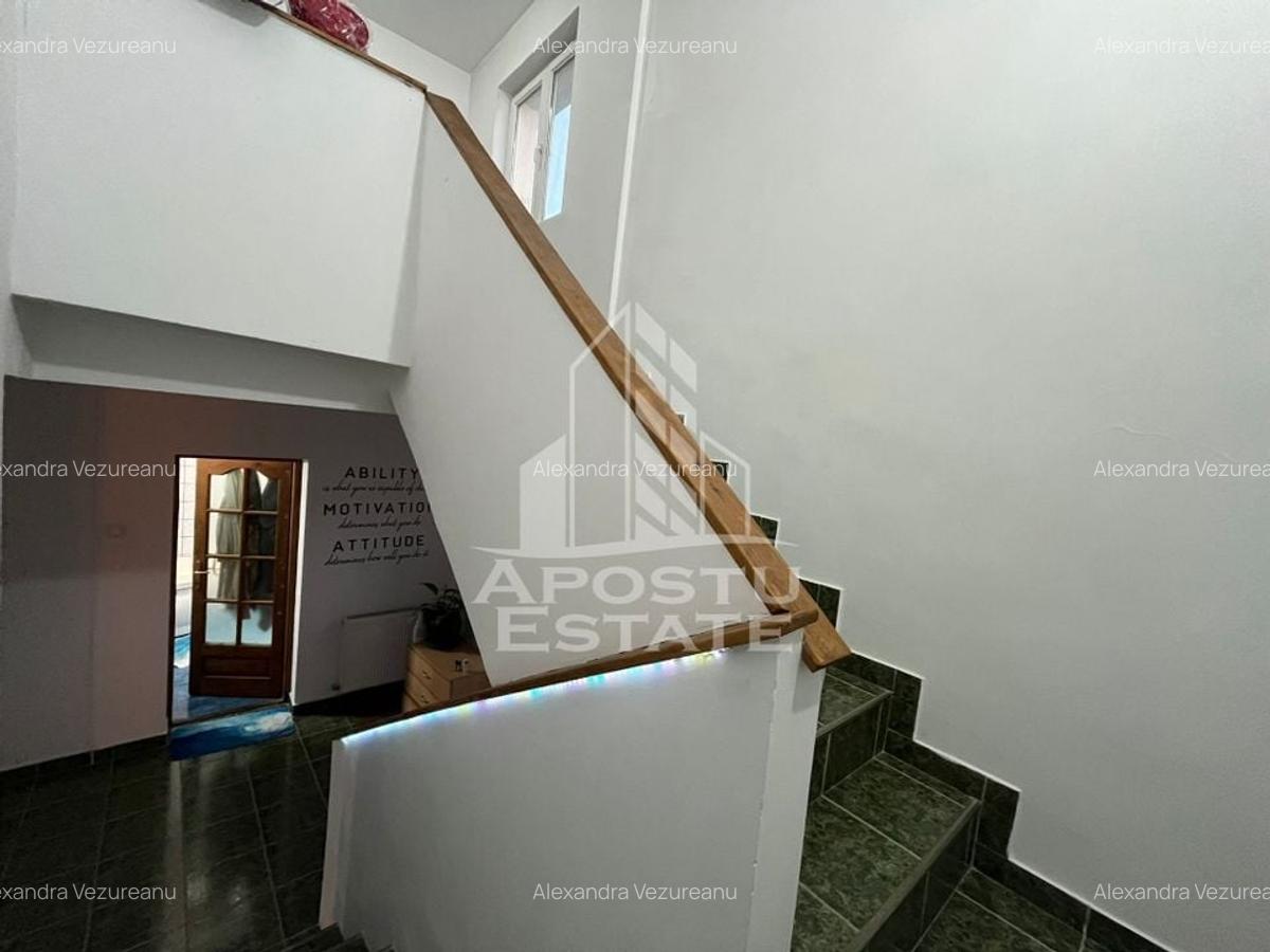 Casa individuala, 6 camere, 3 bai, garaj,acces auto, teren de 411 - 17