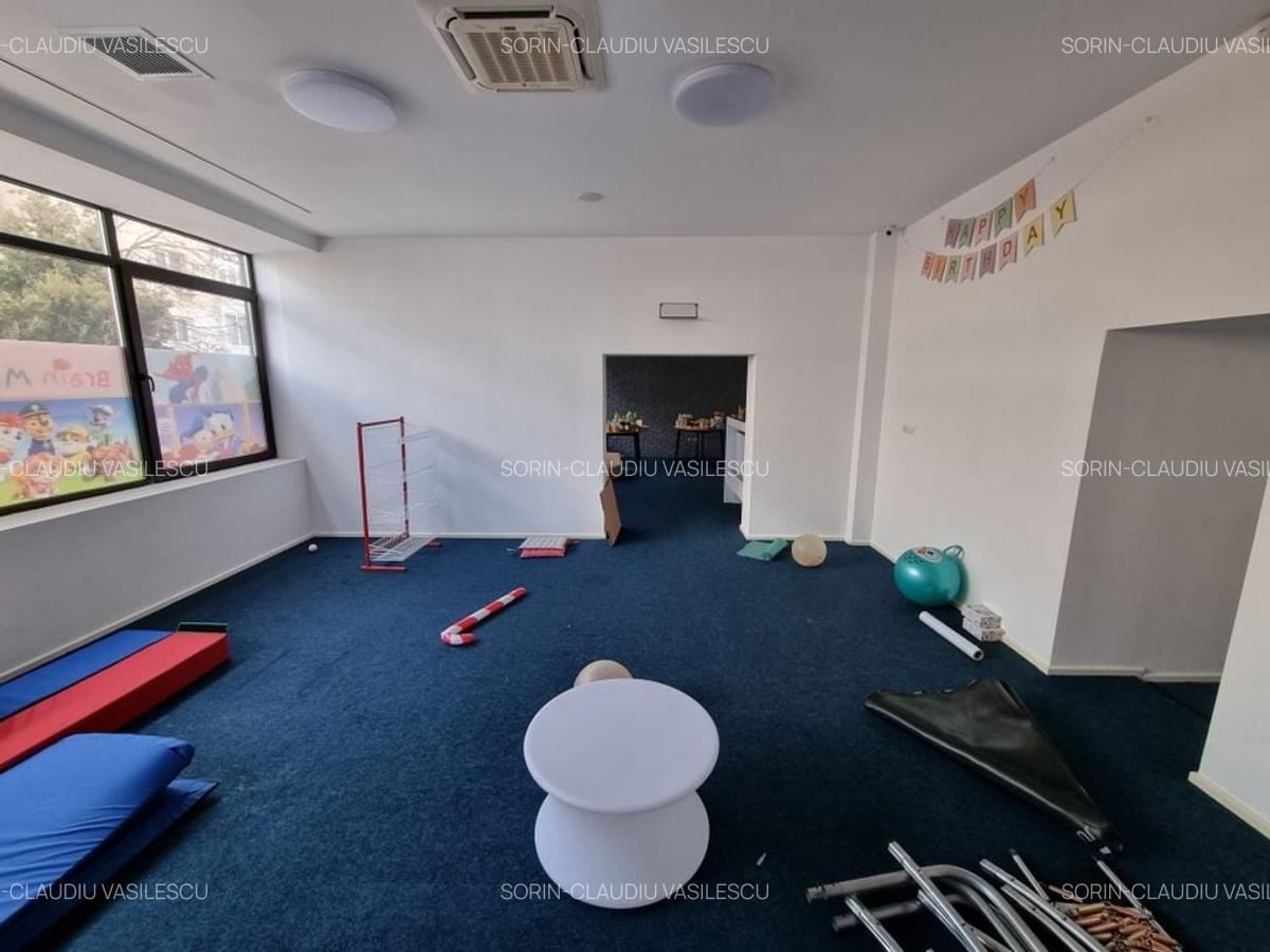 Poarta 6-spatiu comercial finisat modern cu 2 intrari - 3