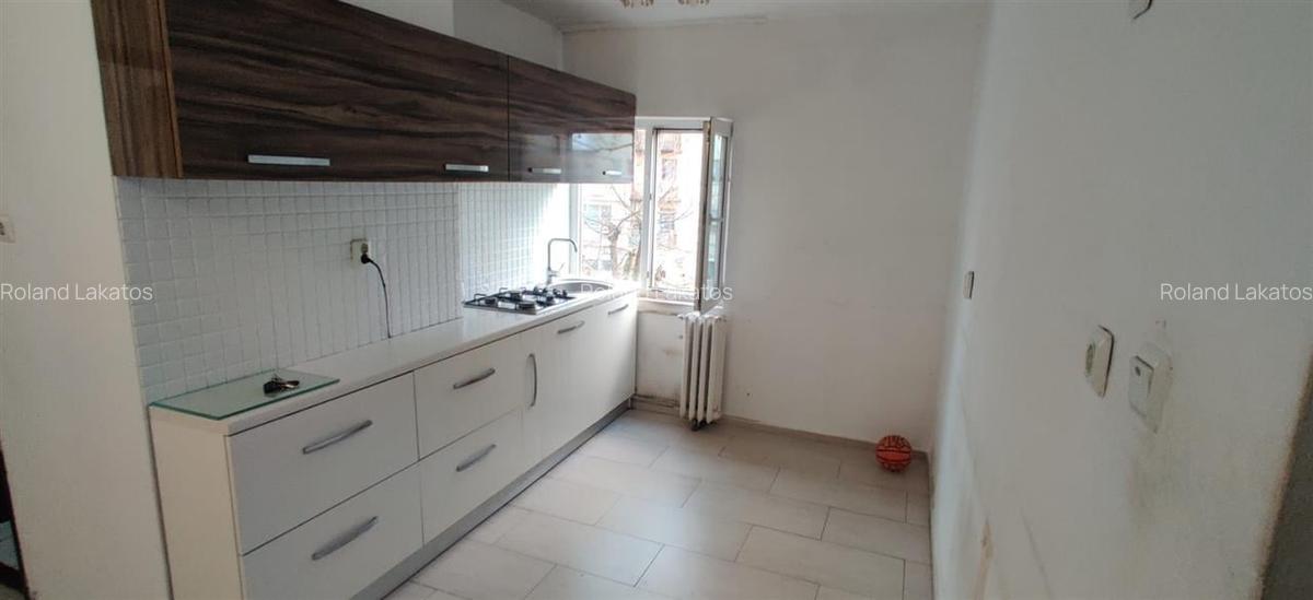 RECO . Apartament cu 3 camere Valenta . - 1
