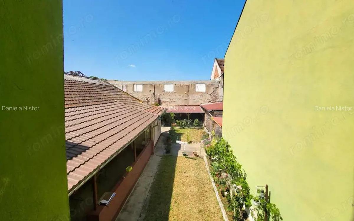 Casa 8 Camere, 3 Apartamente, Singur in curte - 7