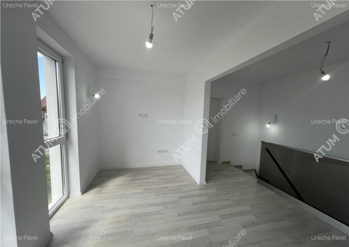 Casa intabulata cu 4 camere 3 bai si teren de 301 mp zona Ar - 5