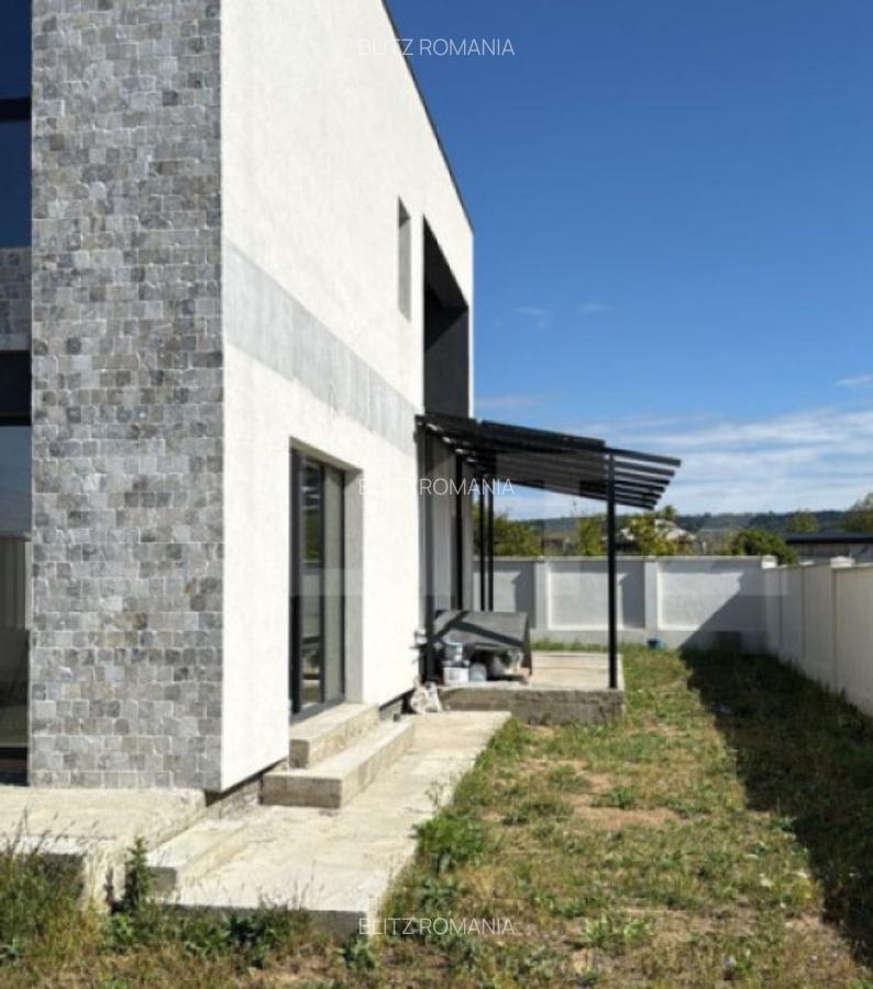 Casa moderna situata intr-o zona linistita, cu acces facil l - 3