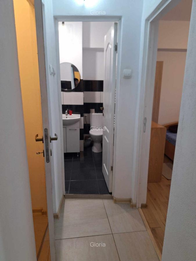 Apartament cu 3 camere decomandat, mobilat în P-ța Unirii - 23