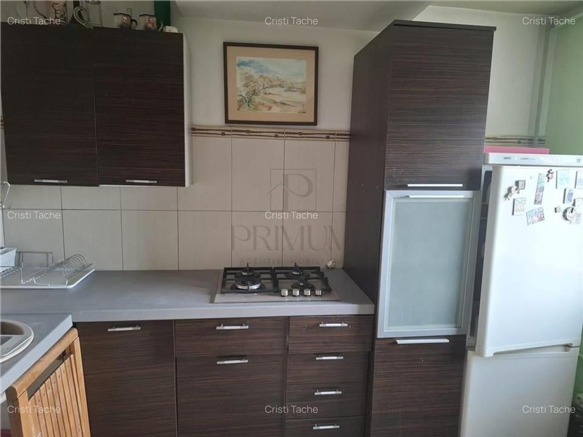 SPITALUL JUDETEAN - 3 cam - 2 bai - 2 balcoane - decomandat - centrala proprie - 14