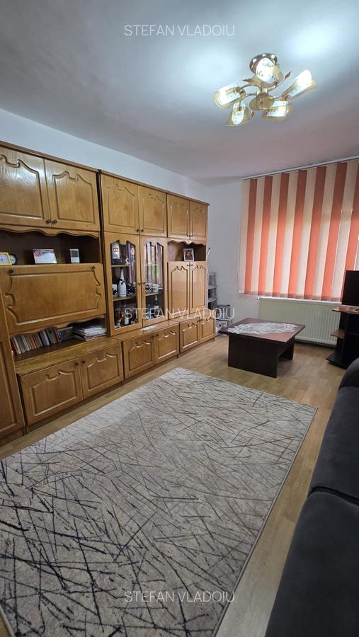 Apartament de 3 camere, decomandat, zona Tractorul . Aluminiului/ independentei - 2
