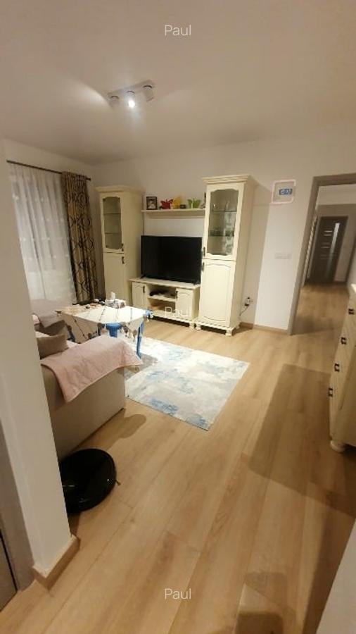 Vând apartament 4 camere în Moinești - 3