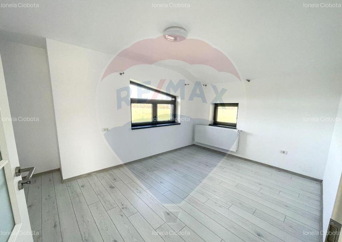 Casa / Vila de vanzare Sanpetru, jude?ul Bra?ov - 8