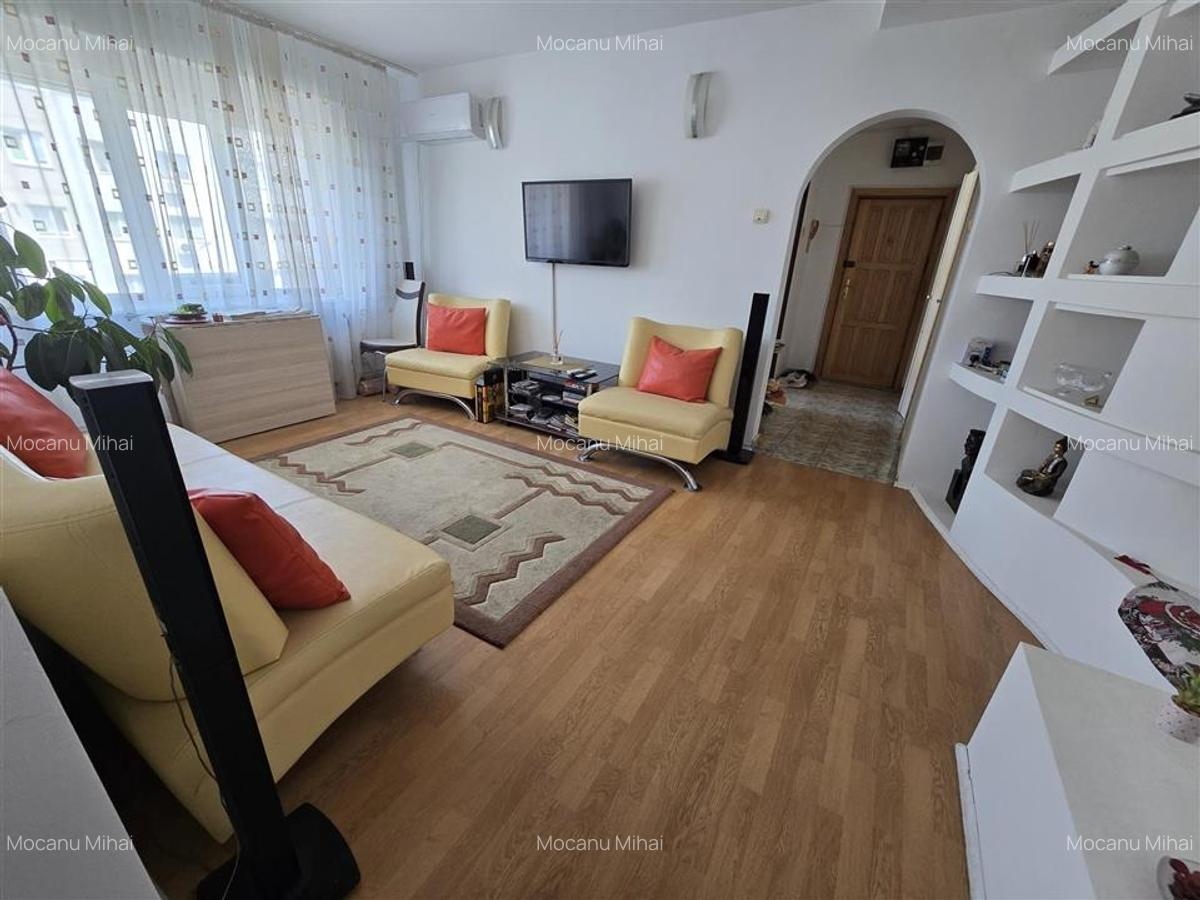 Etaj intermediar, 3 camere decomandat zona Mircea cel Batran - 1