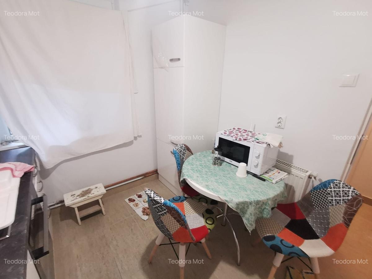 Apartament cu 3 camere semidecomandat, mobilat în Central - 11
