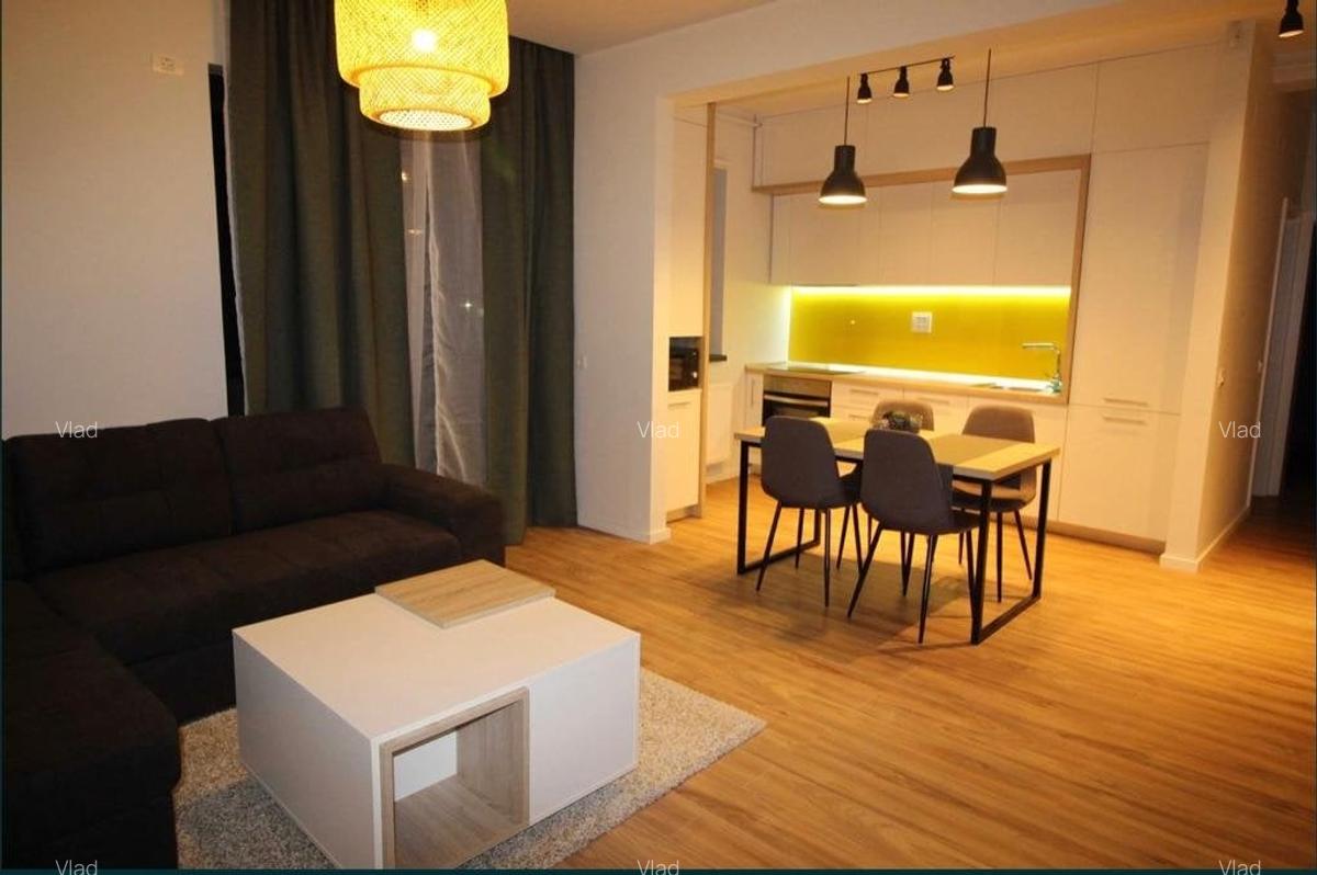 Ap cu 2 camere in spate la Decathlon - 1